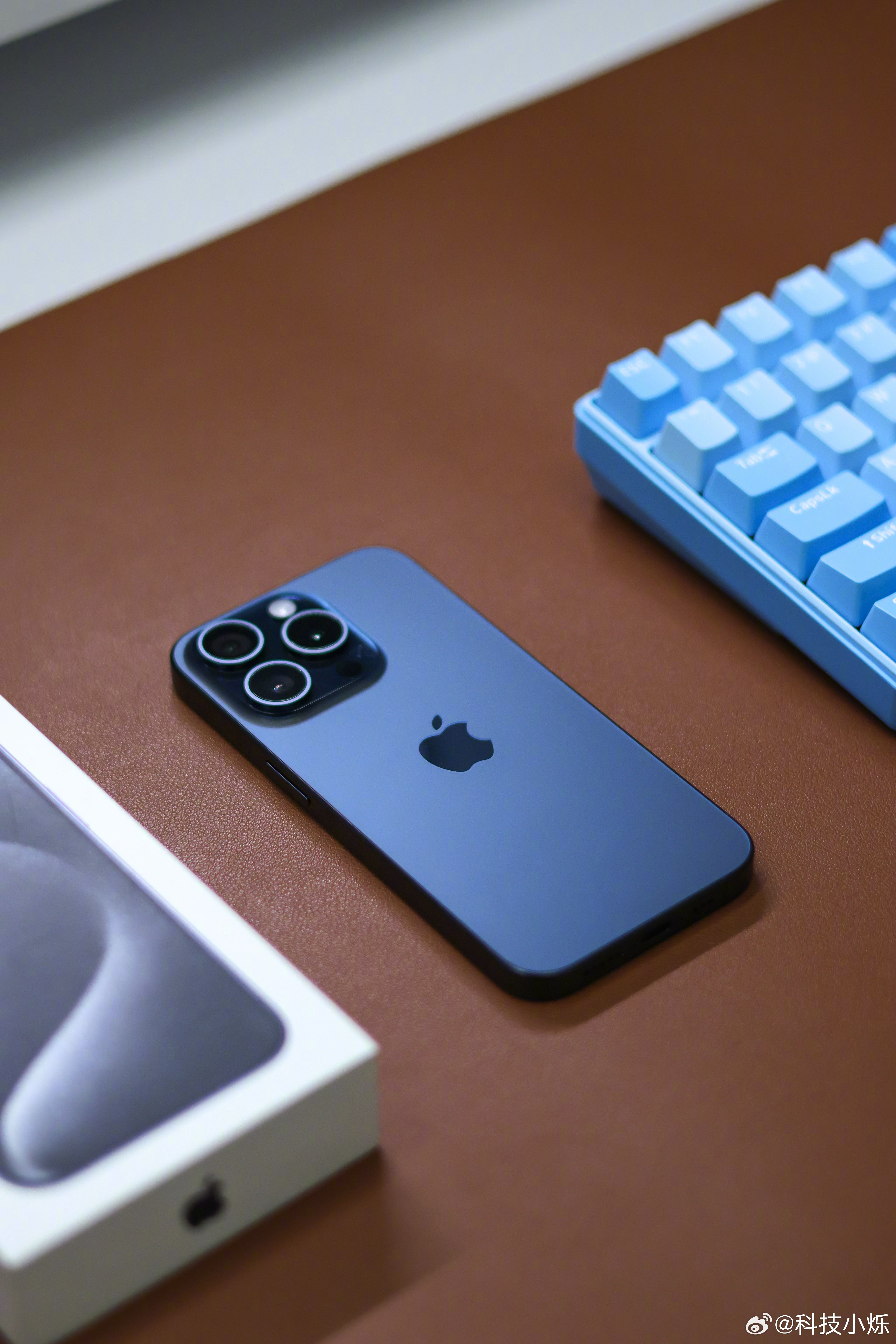 现在来看，蓝色的15 Pro算不算是蓝色iPhone的颜值巅峰，最起码看上去比1