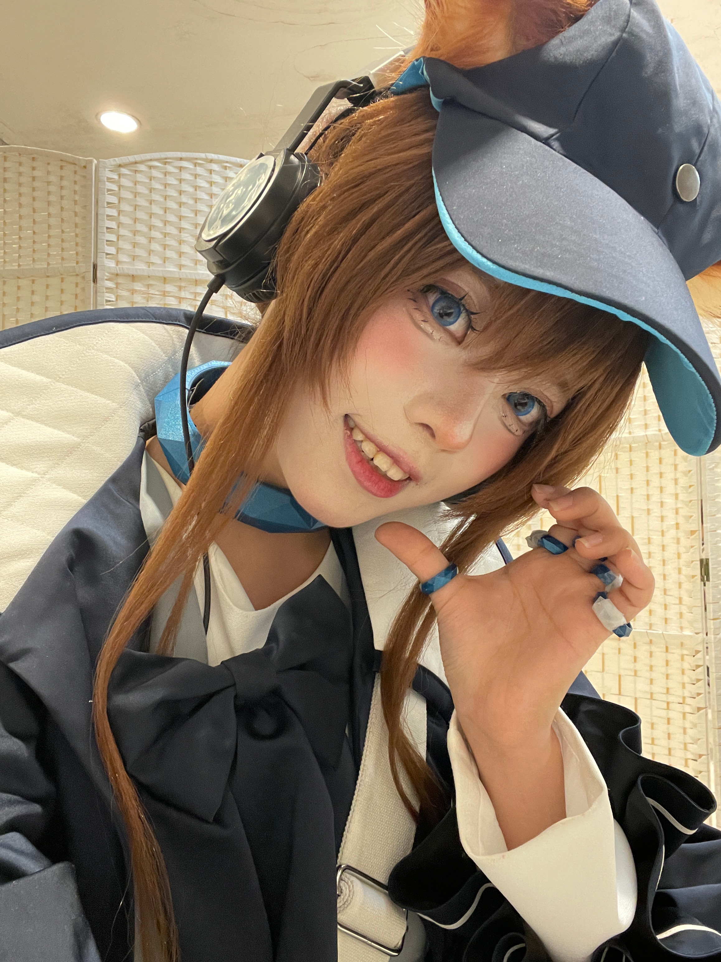 整份报纸看看不今日明日是报童阿米娅！又在东方宝泰见博士们了！ 