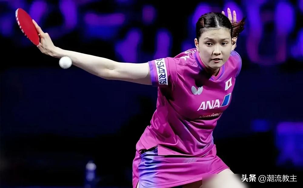 张本美和，对孙颖莎8胜1负？别急，那1胜是孙颖莎带伤送的。
那场唯一赢球，是2