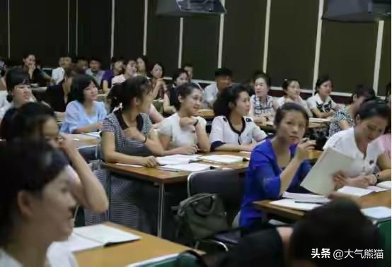 真是好心当成驴肝肺！
东北电力大学女生宿舍搬家发生的不愉快，这事看得人心里堵得慌