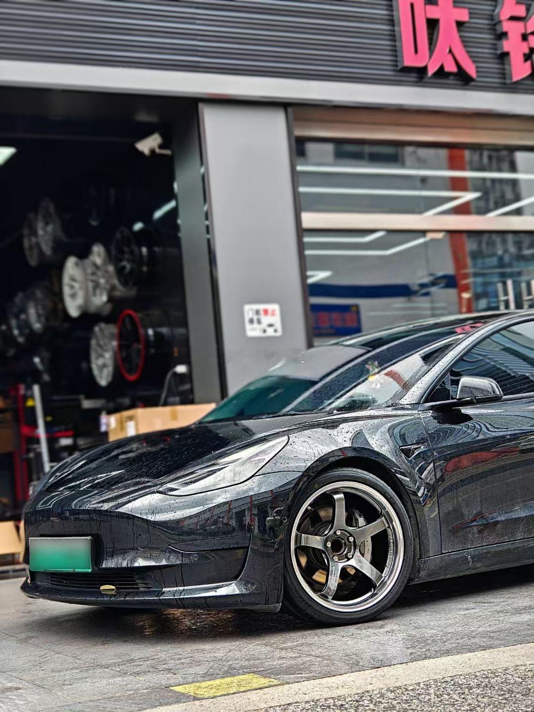 特斯拉model 3换全新ADVAN GT​19寸搭配东洋轮胎完工​科吉动平衡霍