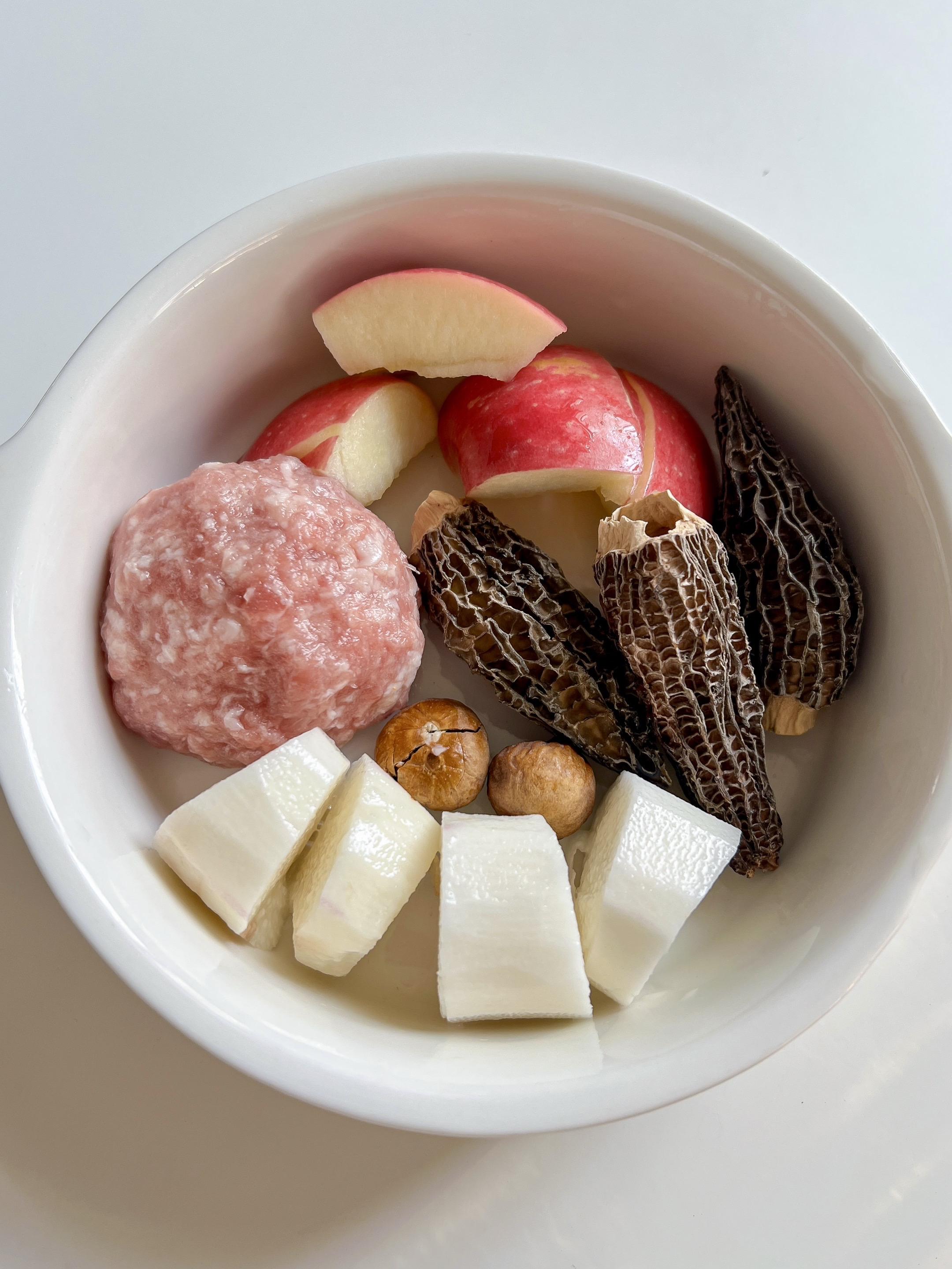 每周都要给宝宝安排的汤🥣清甜又润养脾胃。每周都要给孩子安排的羊肚菌炖...