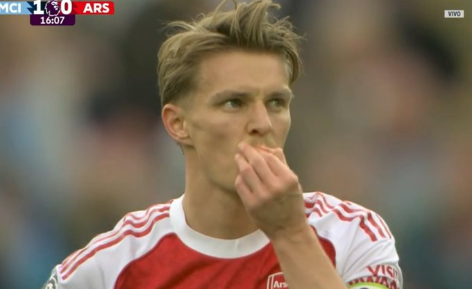 厄德高vs曼城数据：4关键传球，5对抗0胜，15次丢失球权