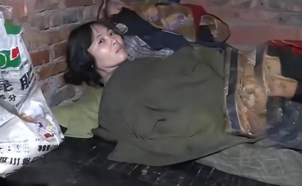 1995年，20岁的女大学生被人贩子120元卖给38岁老光棍，被关押17年，每天