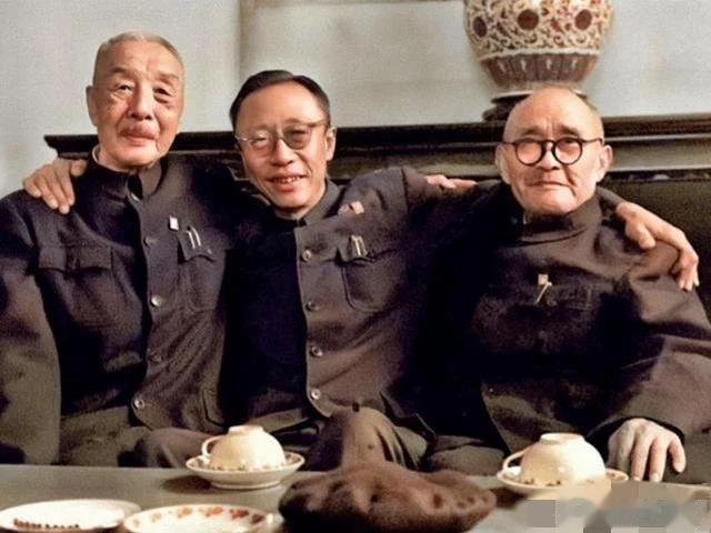 溥仪搂的两个人：打响推翻满清第一枪的熊炳坤+把溥仪赶出紫禁城的鹿钟麟，你敢信吗？
