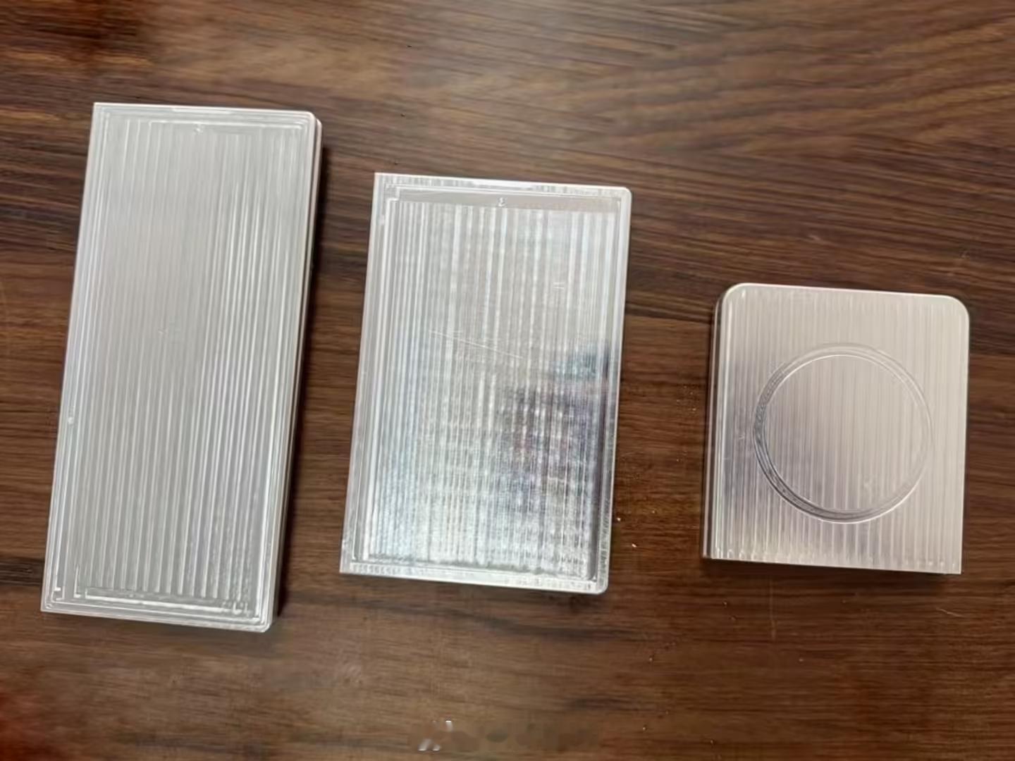 三星阔折叠机模曝光 三星三款新折叠机模泄露啦，7月22日发布会有望亮相。Fold