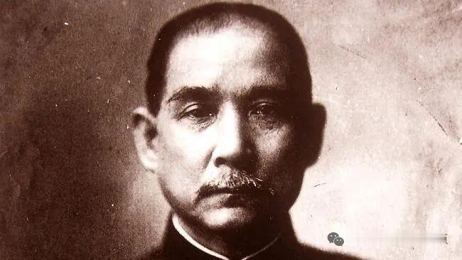 孙中山先生，是中国革命的先行者，推翻清政府，创建了资产阶级政权，中华民国。推动了
