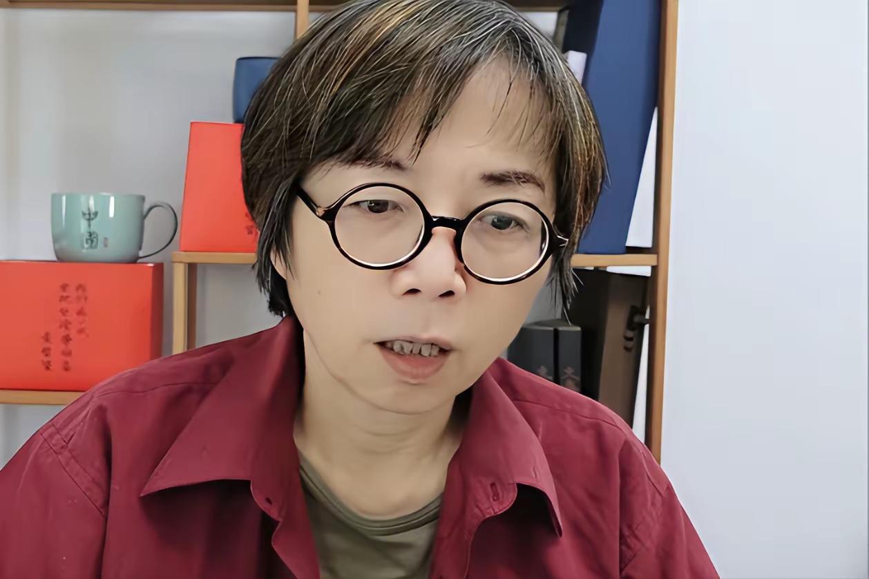 从赞誉到争议
最被她感动的时候，是2024 年亲赴陕西参加“清明公祭轩辕黄帝典礼