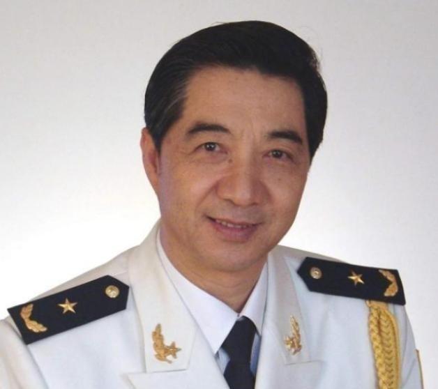 当年特朗普刚当选美国总统那会，局座张召忠就半开玩笑地说过，要是让他连着干两届，妥