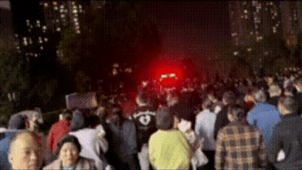 太可怕了
夫妻外面吵架
妻子居然回家放火

长沙一对夫妻吵架后
妻子情绪失控在家