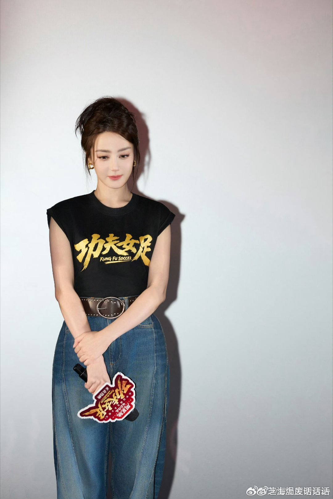 周星驰最尊重迪丽热巴的细节 星爷这波细节太戳人了！《功夫女足》片尾特意标注热巴的