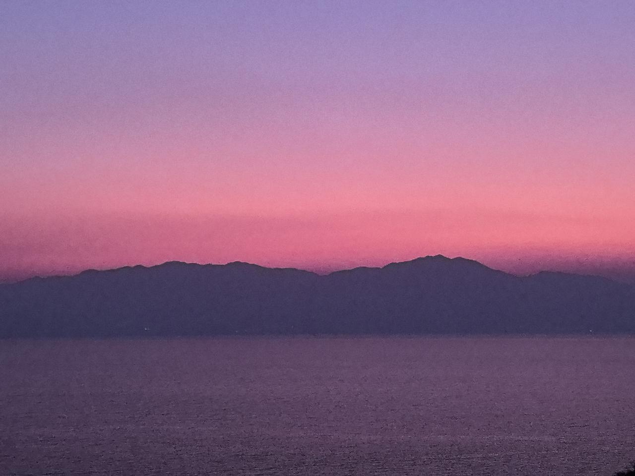 我经常看斯诺克比赛，最近大家都在关注的就是今年的世锦赛了。这次世锦赛八强只有两个