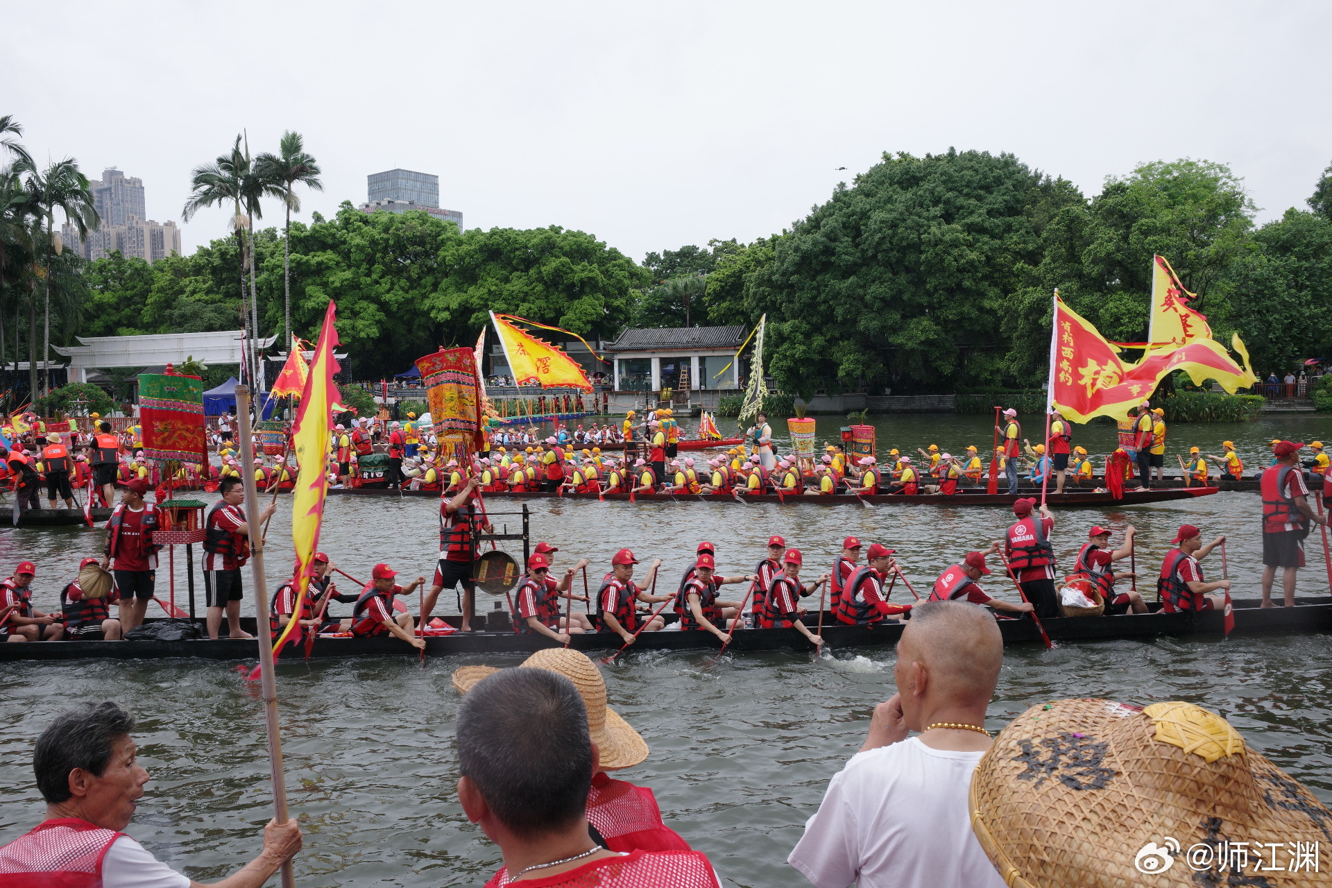 热热闹闹的荔湾湖龙舟互动现场图（一）理光GR4  