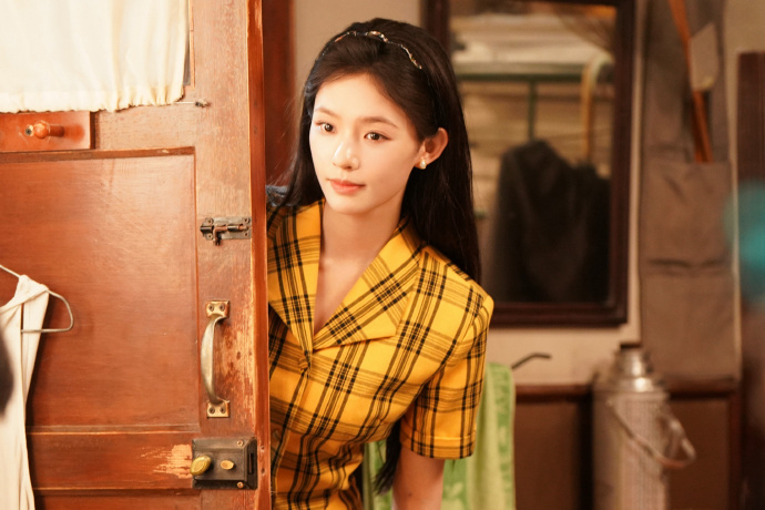 郑晓龙夸林允林允说沈冉冉结局比较夯从选角就被郑晓龙导演看好，直播再获夸赞细腻有张