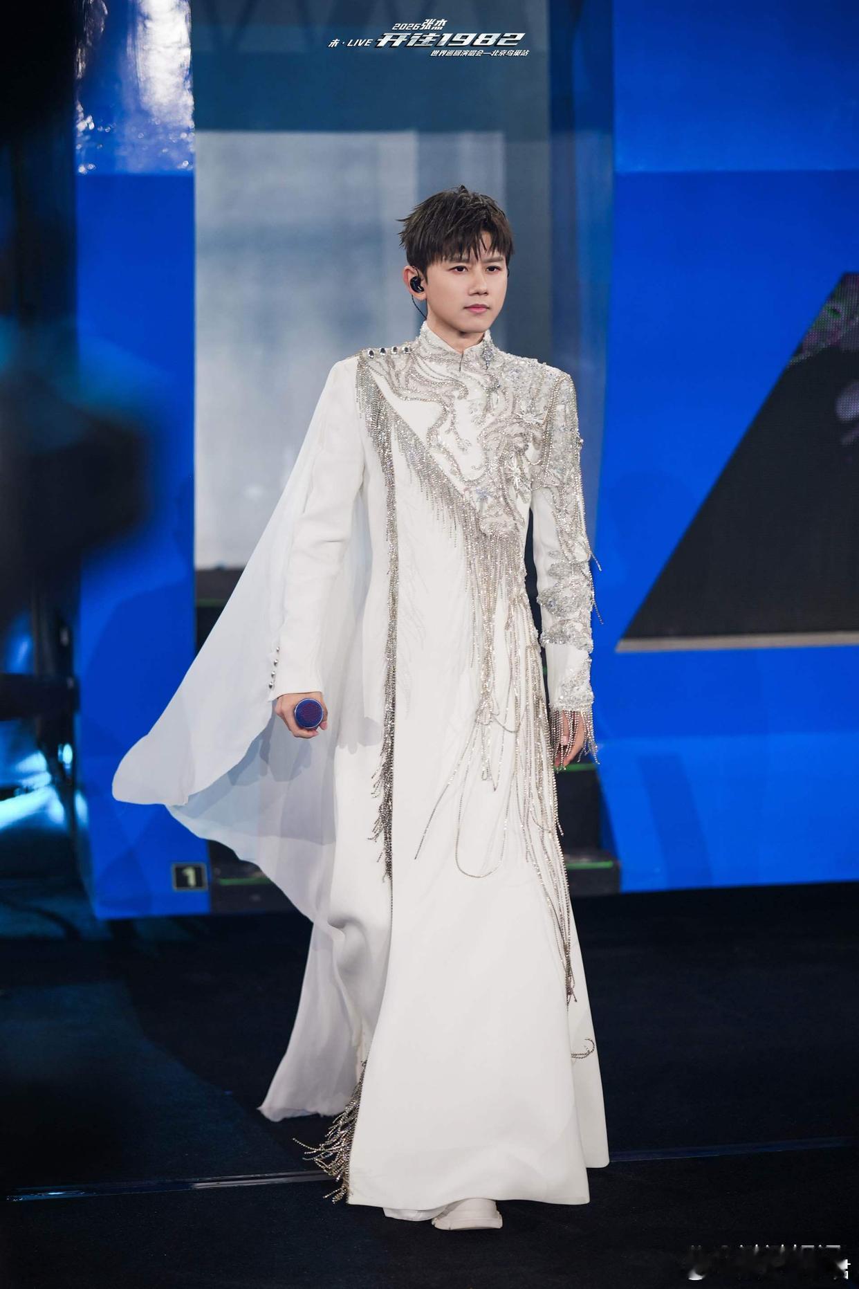 浪姐张杰鸟巢演唱会团建浪姐张杰鸟巢演唱会团建，叶一茜、者来女、万千惠、徐洁儿、侯