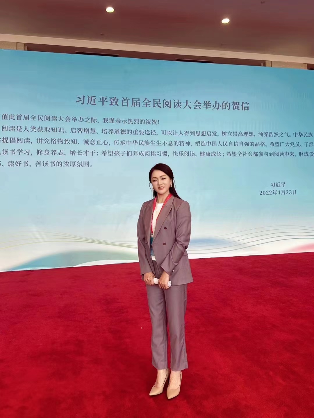 #一诺登上央视#看了李佳琦的妈妈在央视的表演，终于明白为什么李佳琦这么优秀了！李