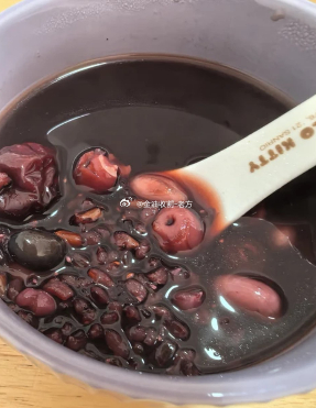 不论多晚到家，老婆亲手煮的粥总能将我一天的疲惫消除大半！