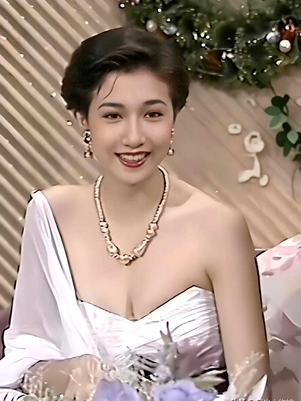 19岁的年龄差，真能把一段关系推到失控吗？
吴绮莉的人生，很多人一提就会想起那个
