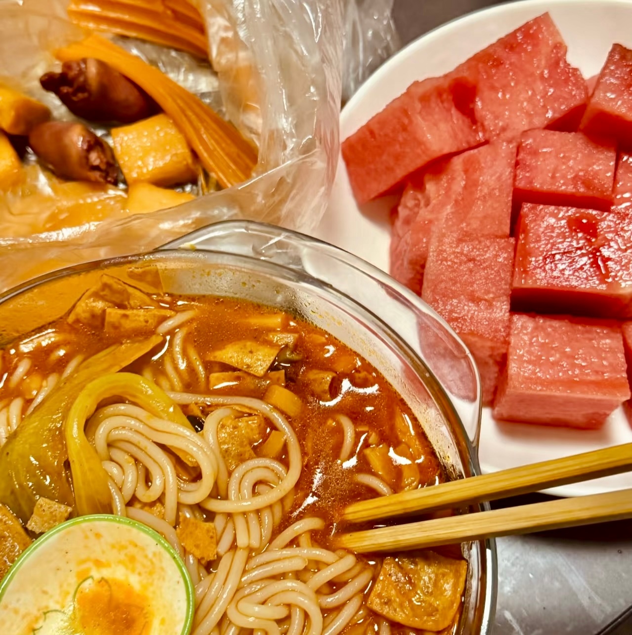 又开始能吃干包榴莲，等6、7月份是最好吃的，干包拆开直接冷冻，咯吱咯吱的外皮，人