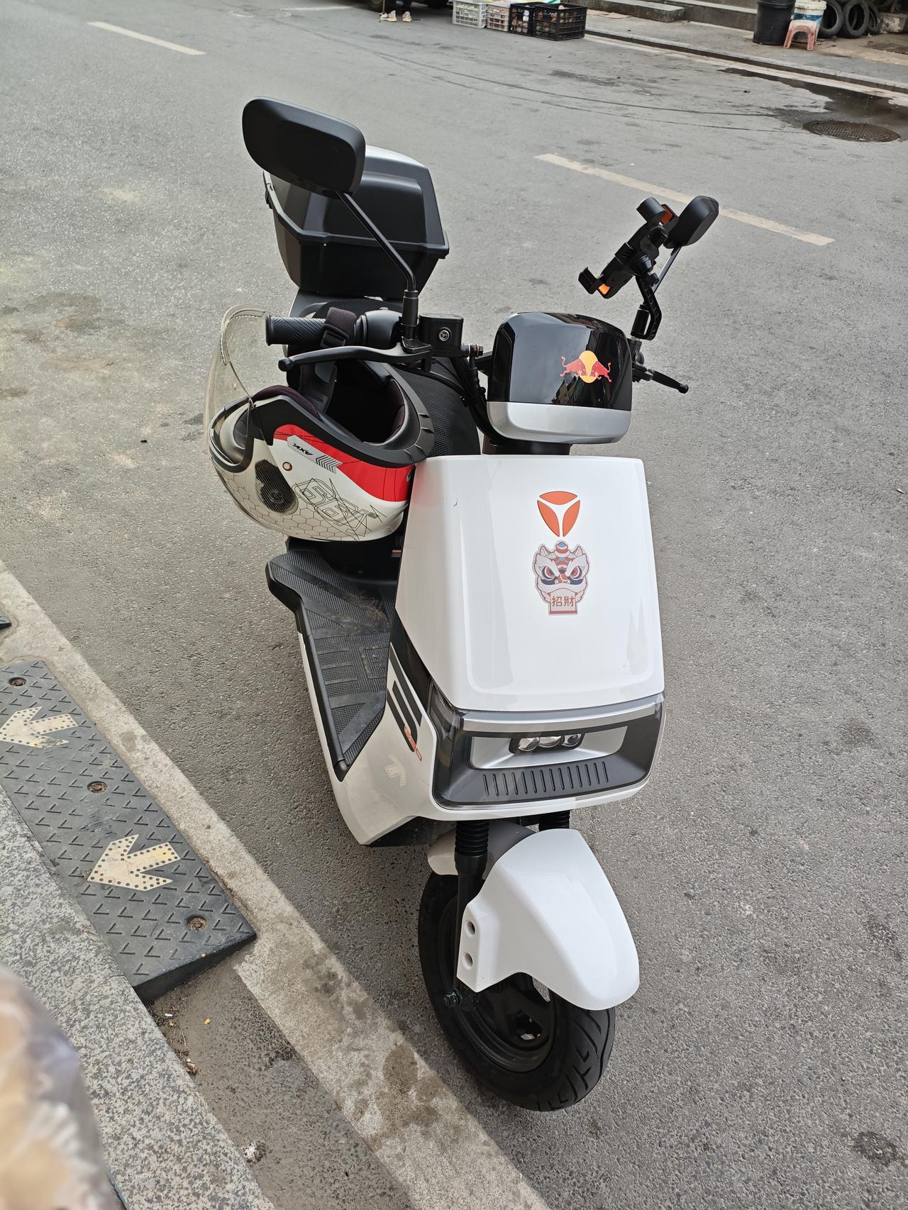 最近油价大涨，是时候把买了半年才骑了851公里的电动车拿出来上下班通勤了！骑惯了