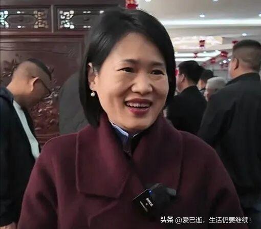 去年个人签单4亿多张军霞真的是太厉害了！今年开工1周差不多签单1亿元，真正的“销