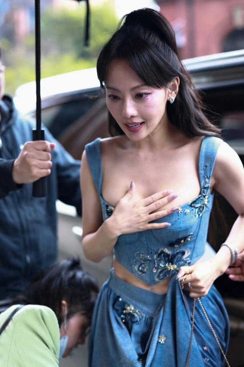 张嘉倪生图 ​​​
