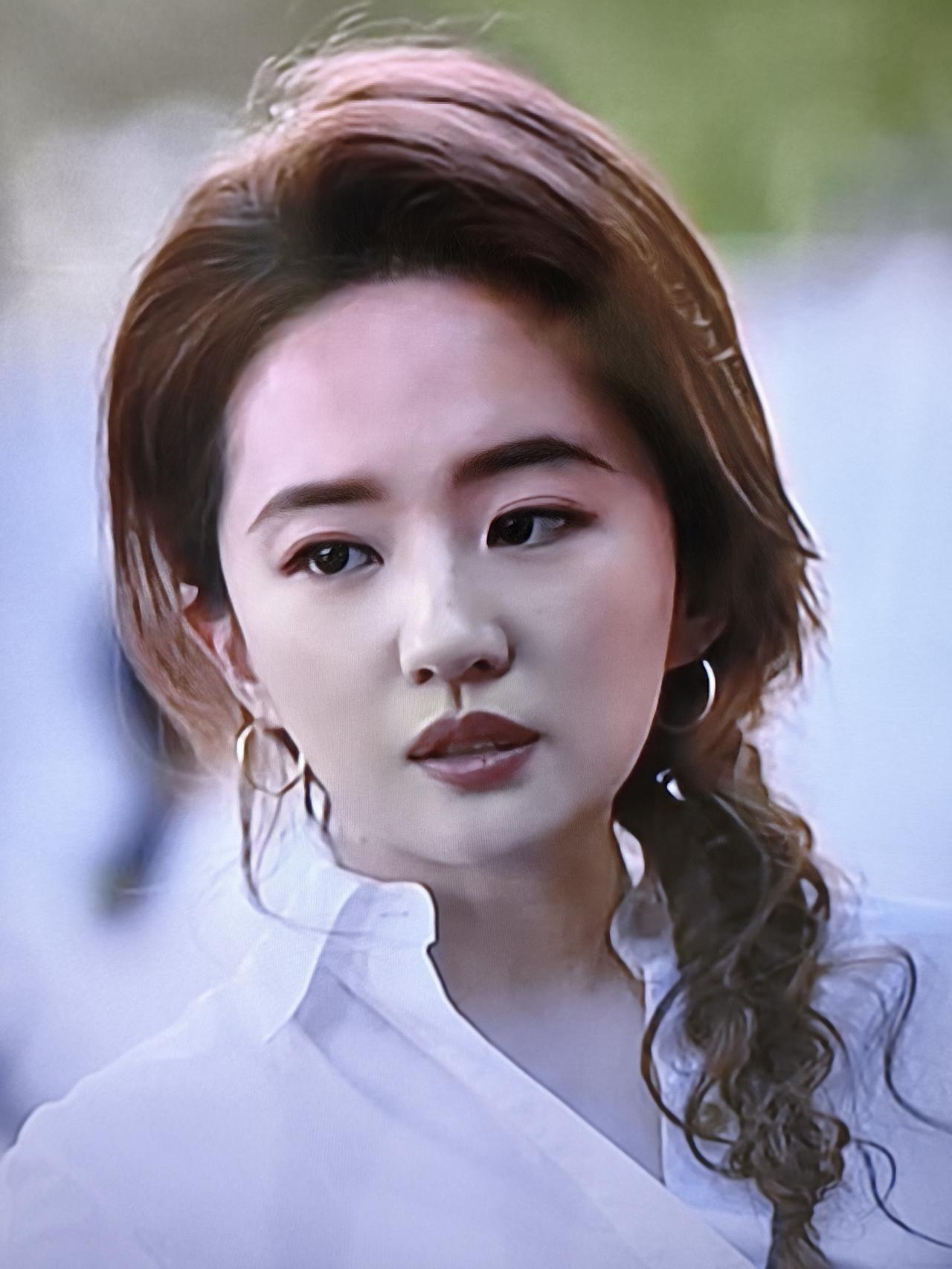 刘亦菲真美，越看越爱看，难怪被称为神仙姐姐。