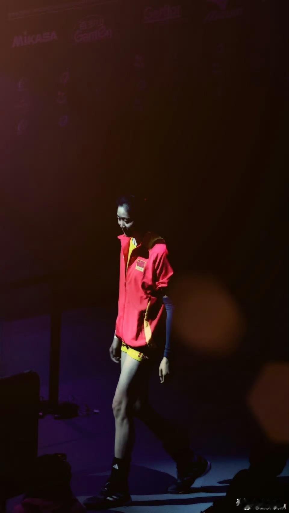 朱婷四字回应戳痛人心！为国征战十余载，为何落得这般境地？
 
全运会赛后采访中，