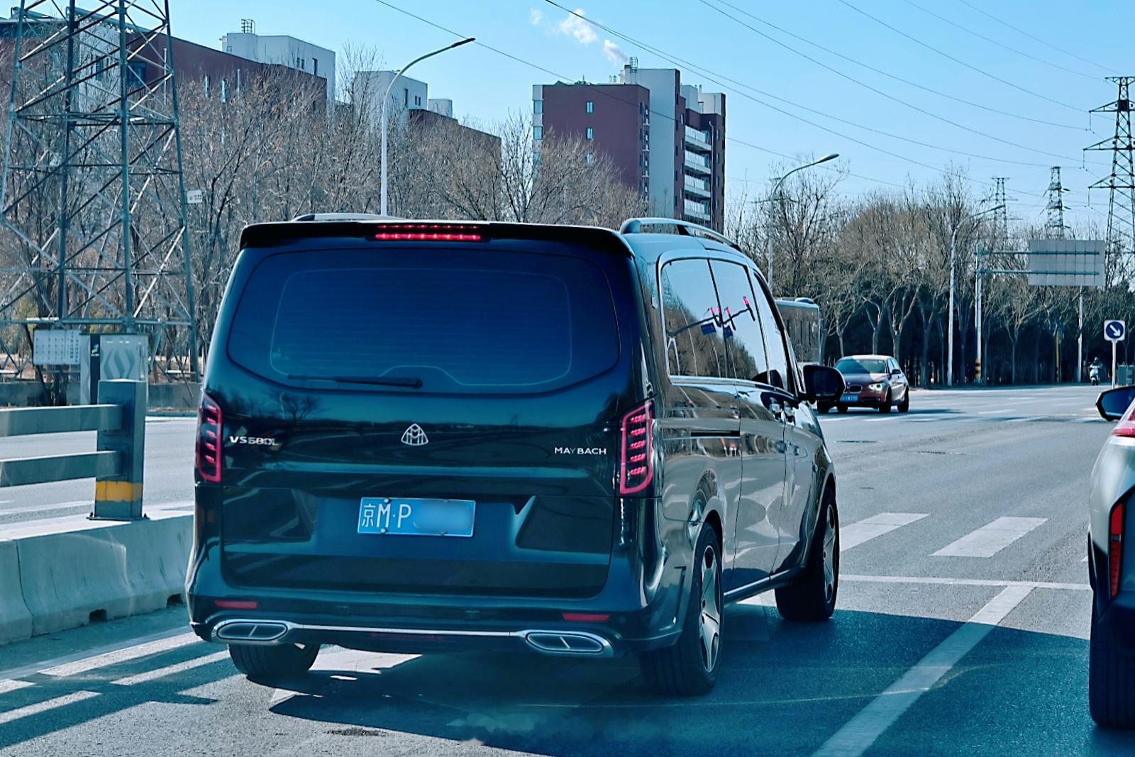 虽说是个假货，不过你还真别说，各种细节其实改得挺顺眼奔驰威霆 汽车改装 van事