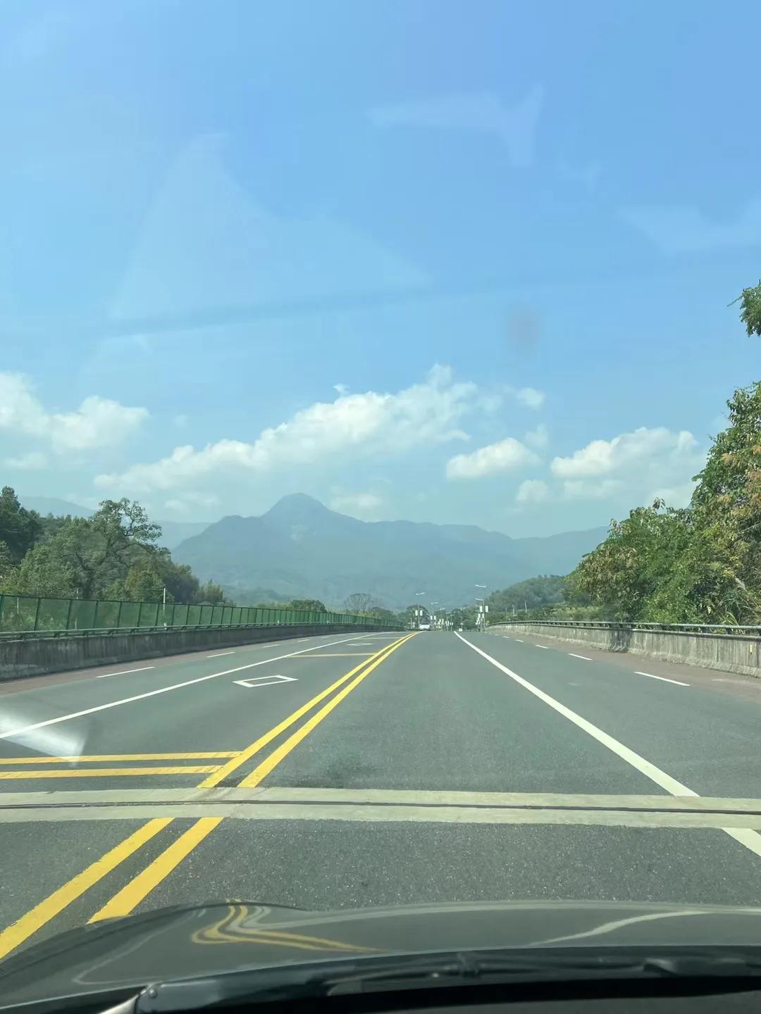 在路上，追寻着光