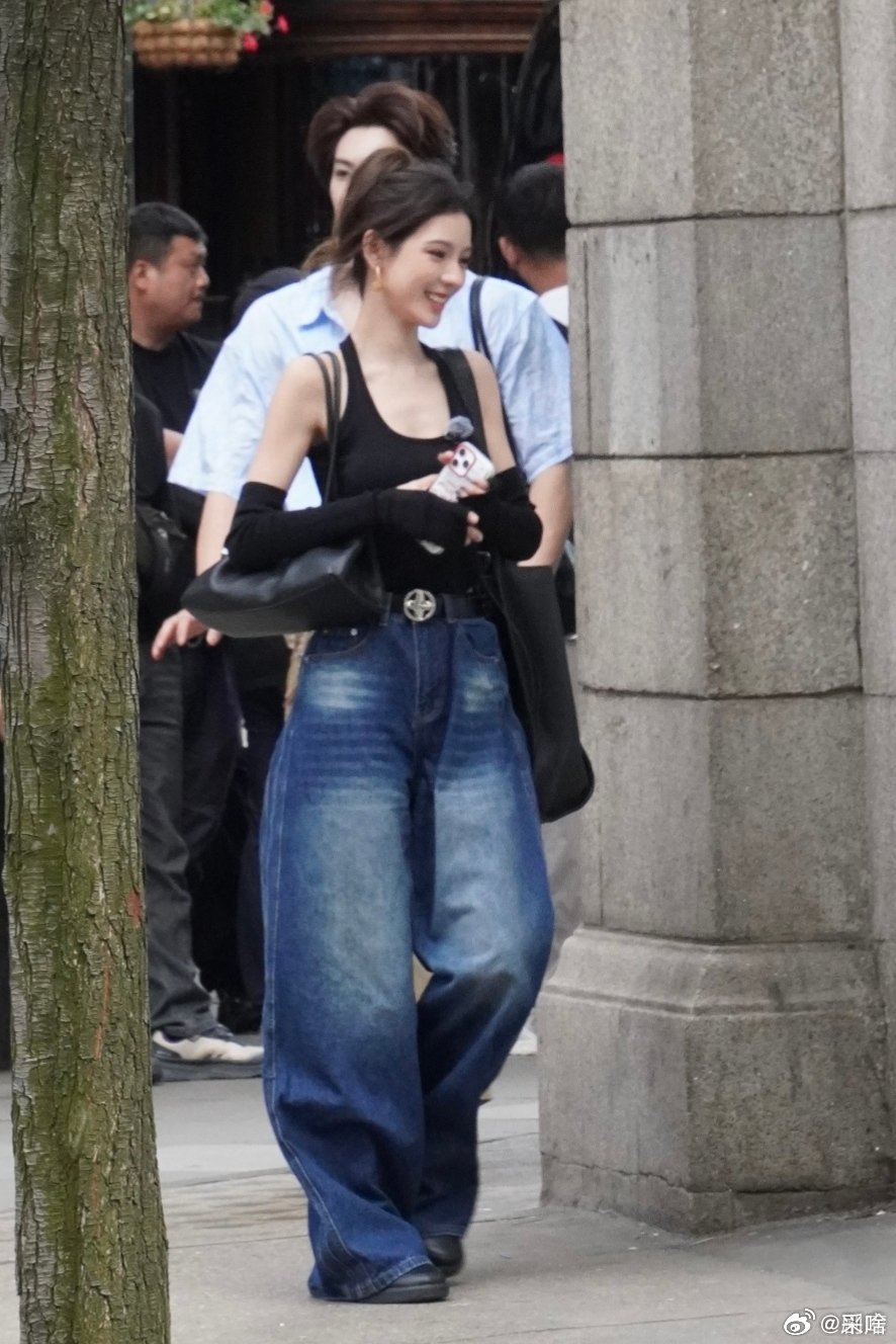 张予曦回应和机器人赛跑输了伦敦合伙人张予曦颜安太会接梗了，一句话就把这场有趣的比