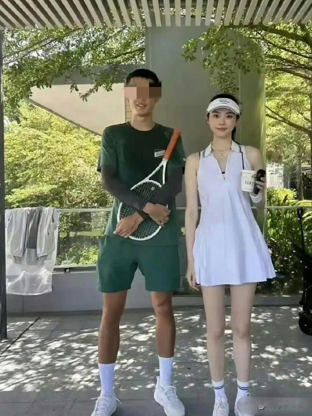 奚梦瑶这两条腿，搁谁不迷糊啊，难怪小土豆天天黏着她！

奚梦瑶