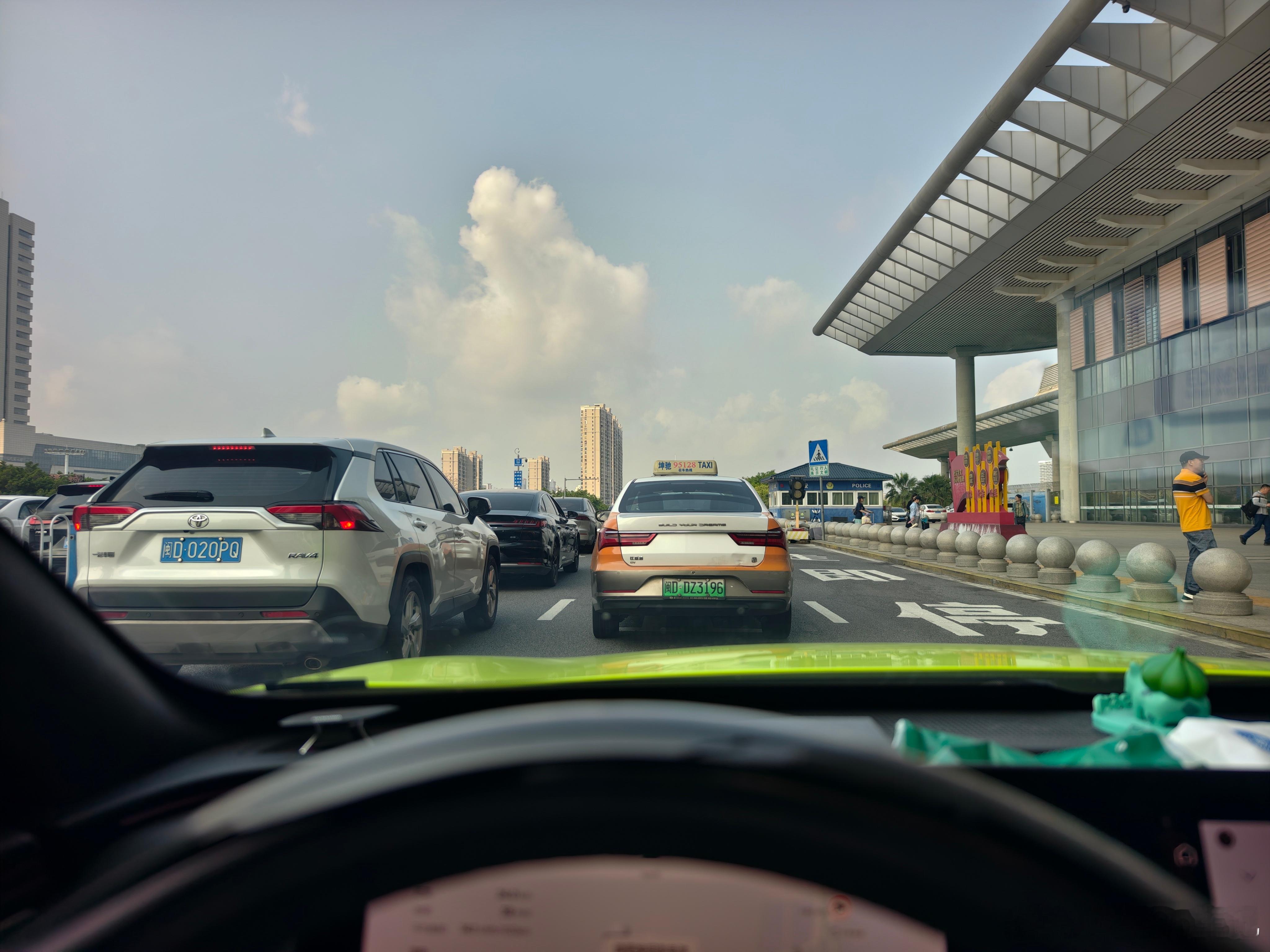 老妈要去顺德贡献点GDP一早送她来北站坐车现在顺德莫氏鸡煲是出名了不知道她们会不