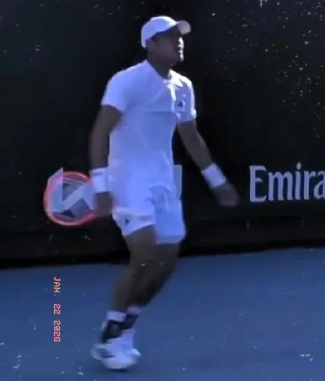 决胜盘，吴易昺在对手发球局，化解3个局点，再度逼出破发点，可惜没兑现，对手第4个