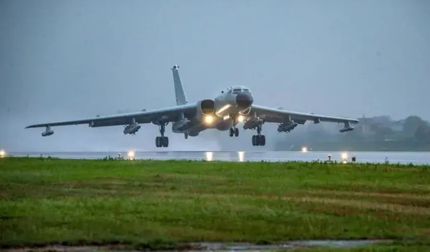 空军往事之二这次要讲的是轰-6K武控师老马（化名）和他的战友们。时间是在罗斯福号