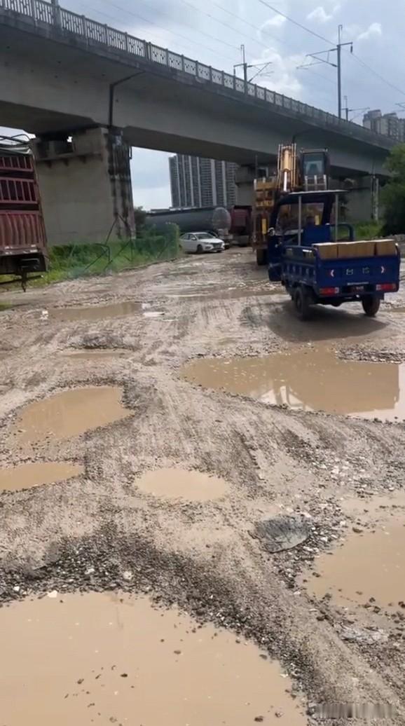 大亚湾龙山三路铁路桥下面这一段卷尺哥也来过，但貌似没用。之前回复说是 7 月份开