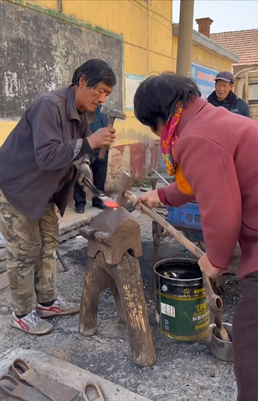 嫁给农夫撒化肥，嫁给铁匠抡大锤。嫁给厨师会服务，嫁给裁缝会扯布，嫁给官员当娘子，