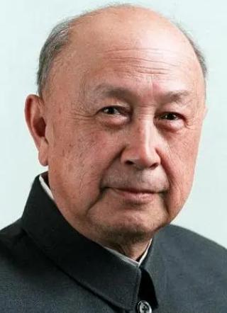 钱学森当年的待遇可是相当高的，这不仅仅体现在他的军职上。
 
1955年10月，