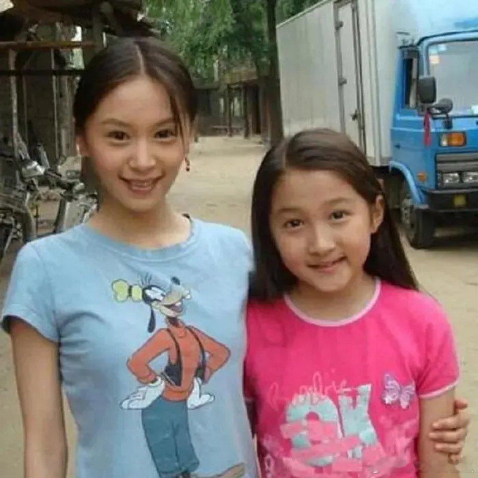 关晓彤居然和王子文还有合照 ​​​