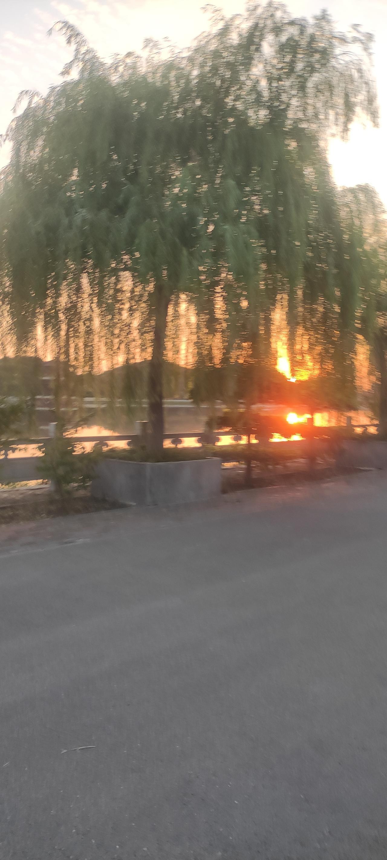 旭日东升壮观美丽，凌晨五点十分望海山慢跑两圈六公里、用时49分钟，跑完第一圈正好