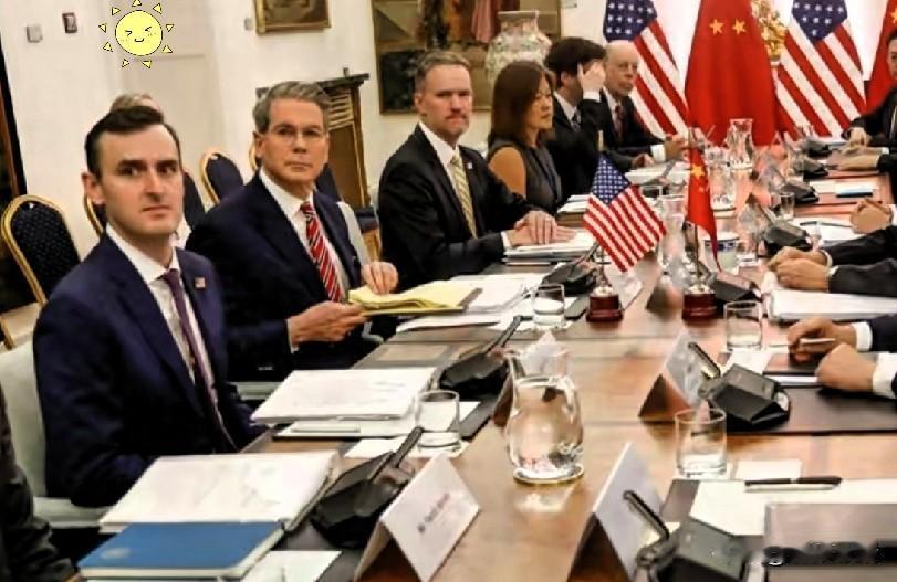 美国这回算是把“双标”玩明白了。刚签完《2026年林赛·格雷厄姆法案》，对着俄伊