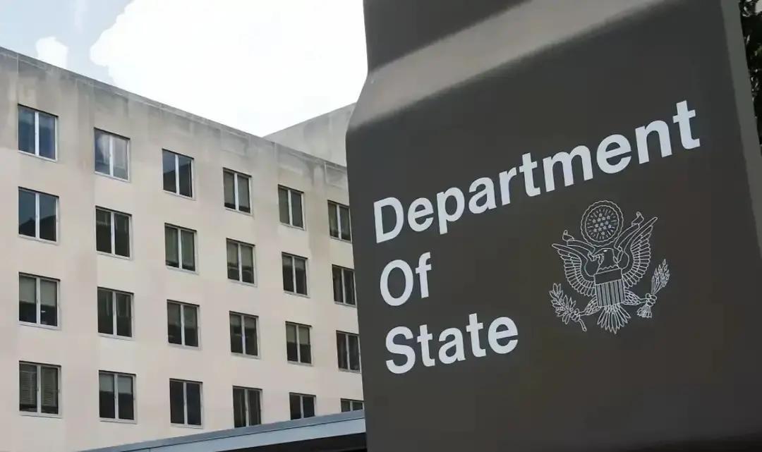 面对中国史无前例的对美军工企业的制裁，美国政府坐不住了。
 
26日北京宣布对2