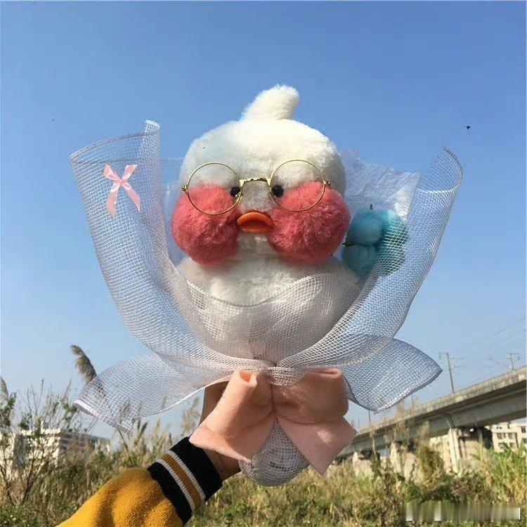 #生日收到大鹅花束#这样子的一个花束还真的是从来都是没有想到过的，不过也是能够看