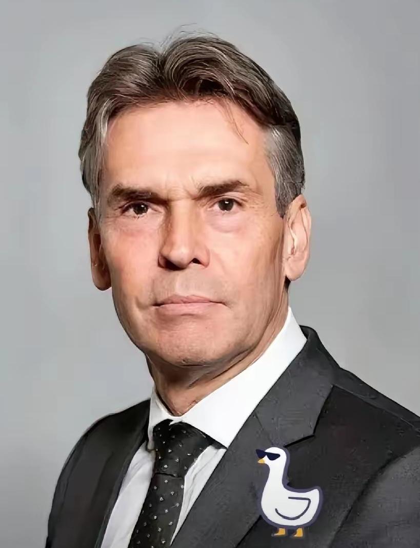 快讯快讯
荷兰经济事务大臣文森特·卡雷曼斯在2023年10月21日宣布，将与东方