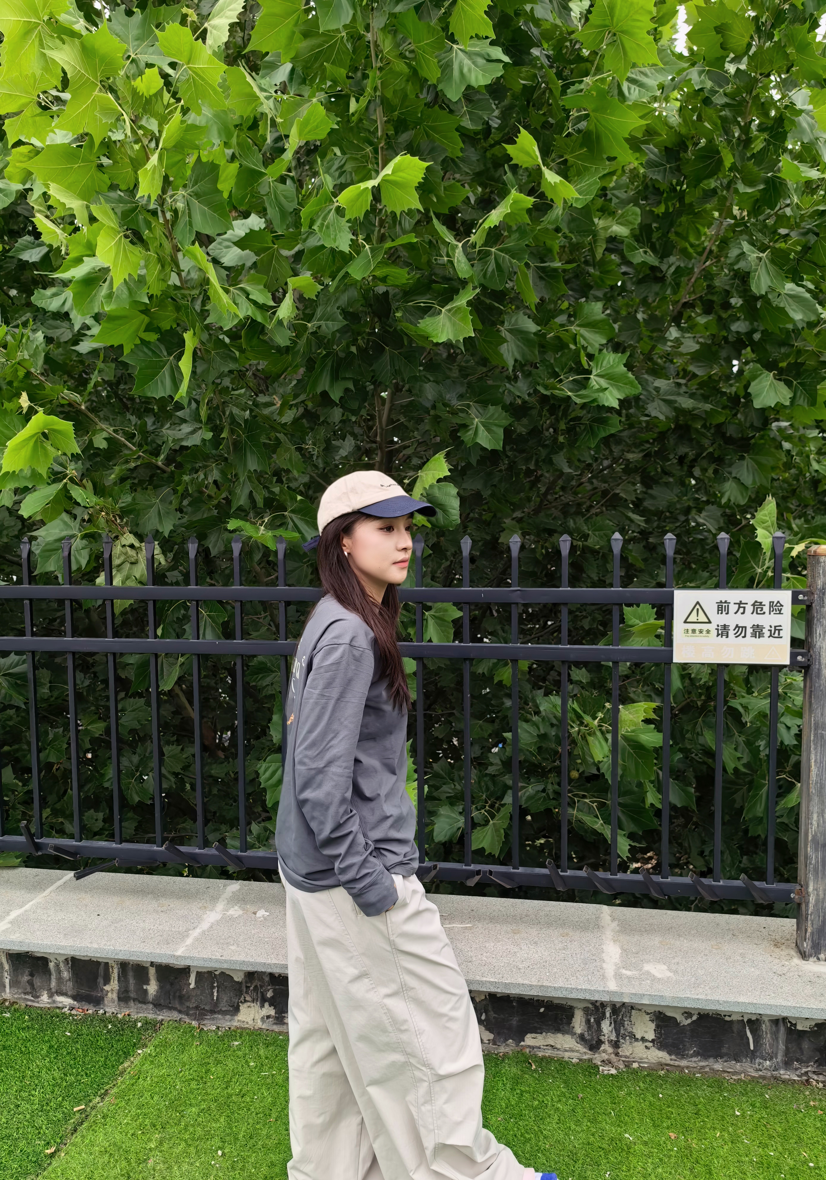 绿色为背景，照片看着感觉好舒服呀你们觉得那