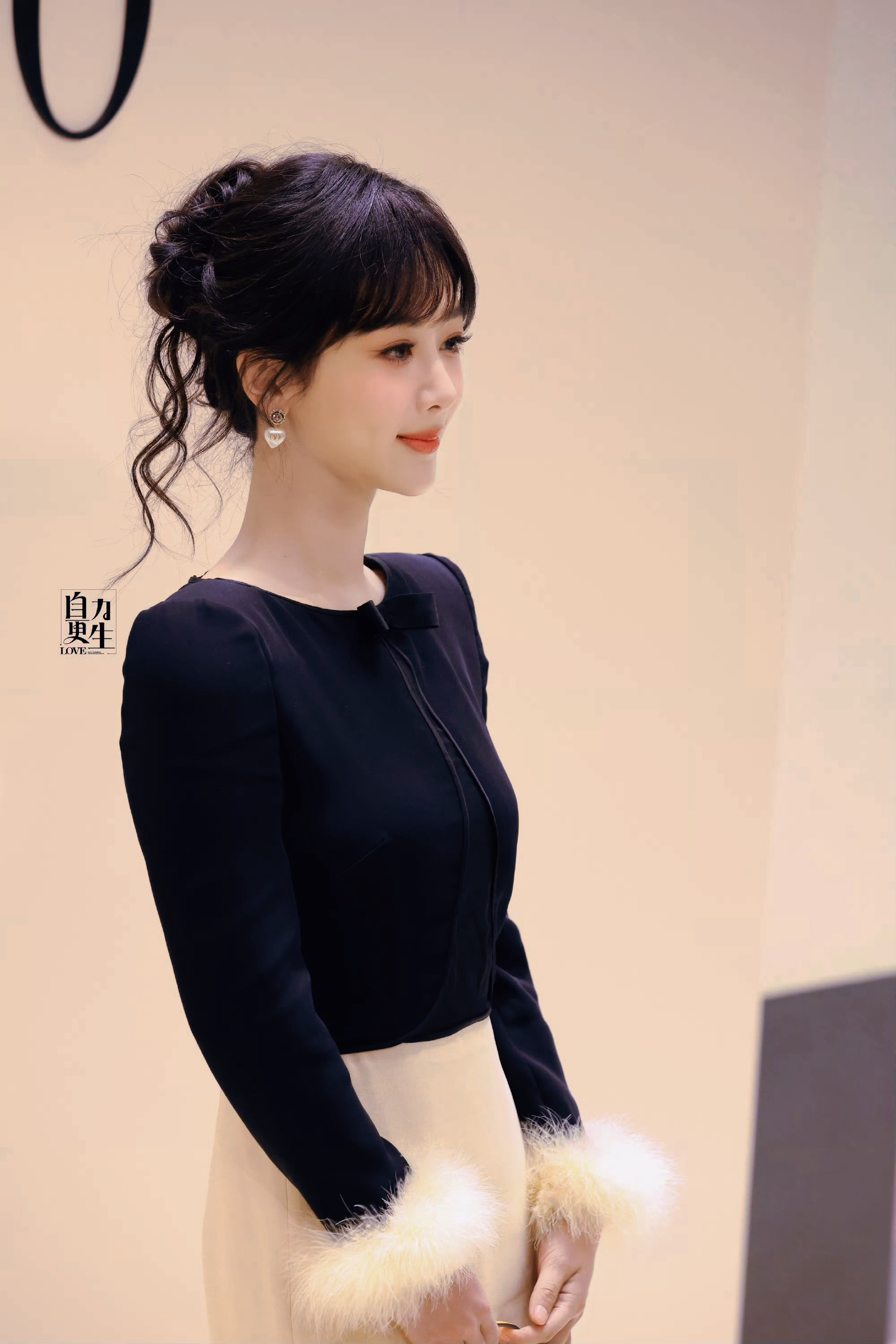 这场“无法无天”的逆袭，她赢得漂亮从邻家女孩到气场全开，杨紫的颜值逆袭堪称教科书