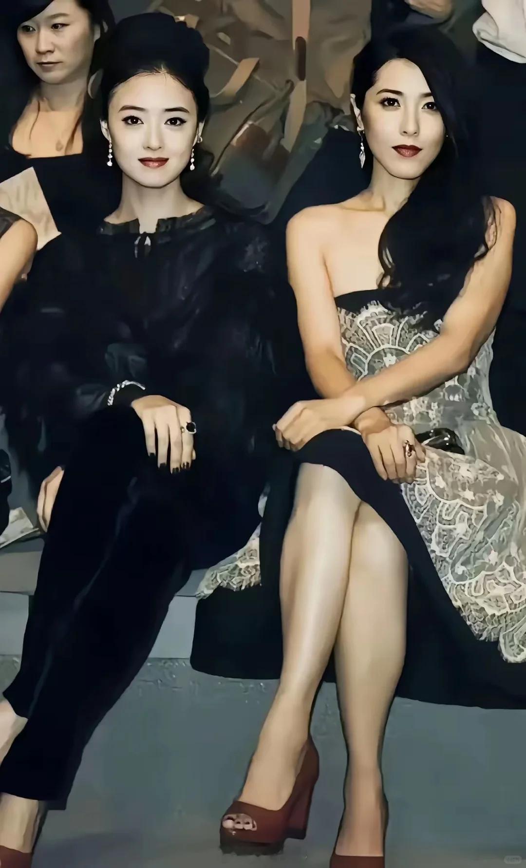 蒋欣与曾黎同框时，两位美女各具特色 