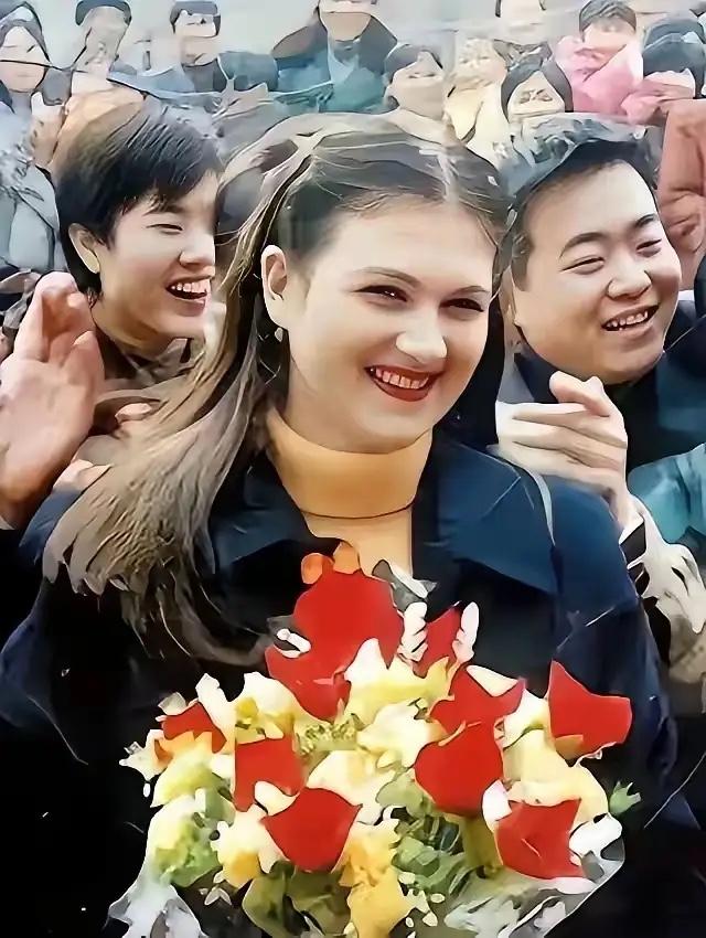 23岁乌克兰女子远嫁河南寒门，生子入外籍遭公婆嫌弃，十五年后老人含泪认下全家恩人