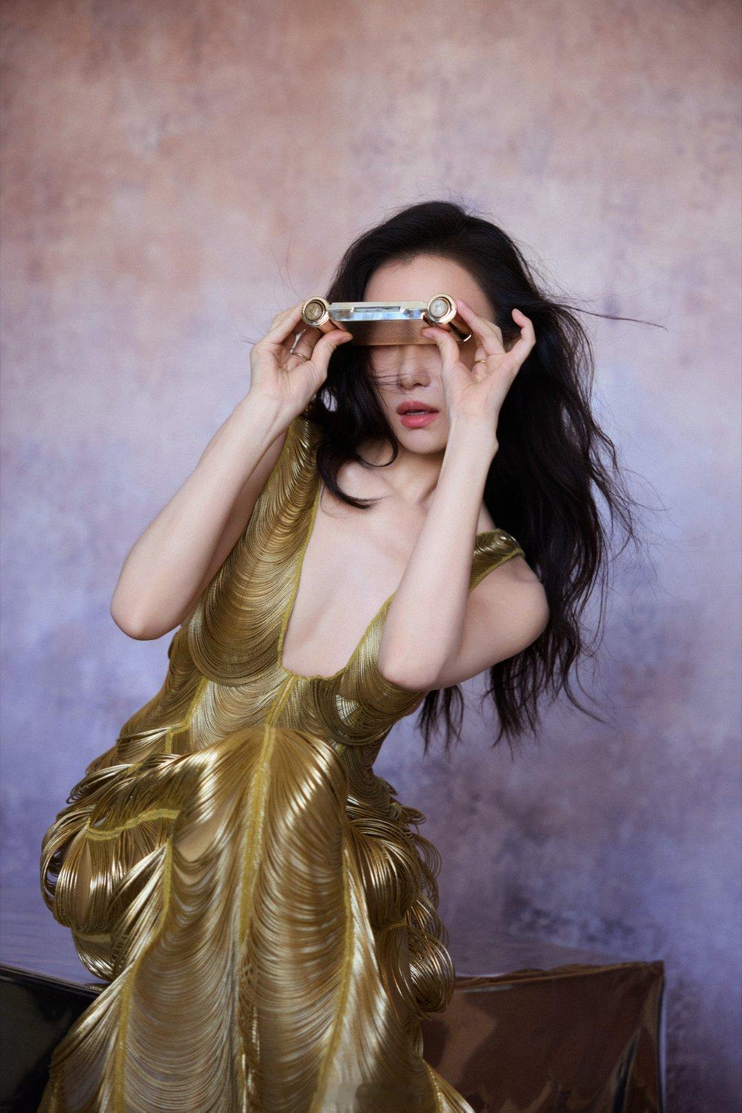 兰蔻这趟专列的旅客好养眼 倪妮、叶童、张婧仪、张凌赫、吴千语、徐若晗、欧阳娣娣亮