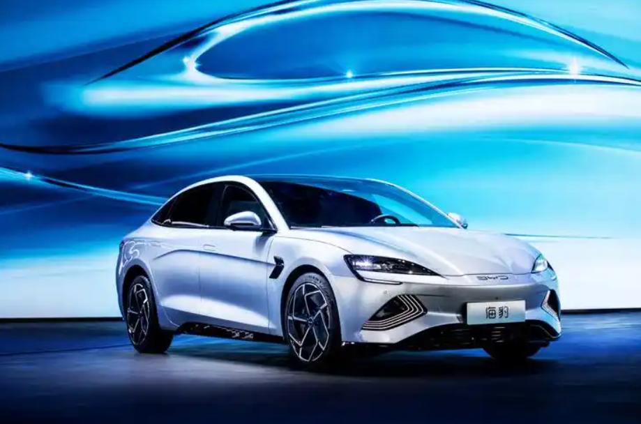 比亚迪好像有个专门为车主服务的部门，这个部门会从网络上查看车主有没有什么吐槽的话